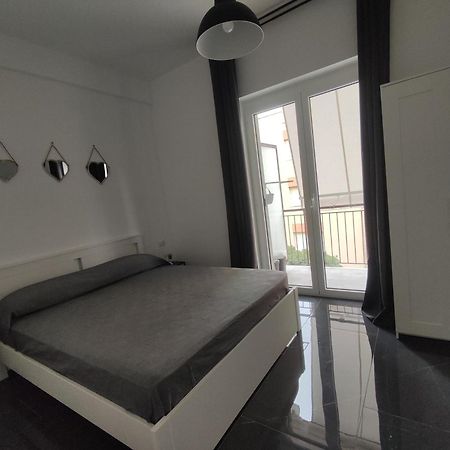 Oniria Suite - 100 Mt Dal Mare Terracina Buitenkant foto